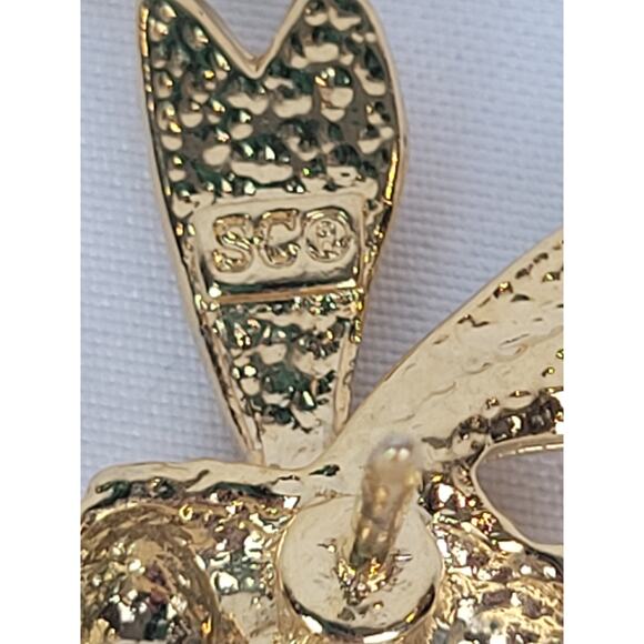 Vintage SC Signed Gold Tone Bee with Green CZ Eyes Brooch Shoulder Pin - Picture 5 of 5